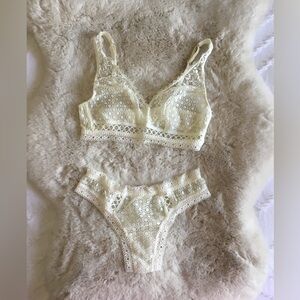 NWOT Intimissimi Elegant Lace Bralette and Panty Set - Ivory Lingerie Set